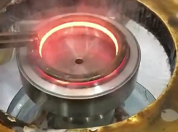 高頻淬火機(jī)廠 高頻淬火機(jī)具有精度高、可靠性好(圖3)