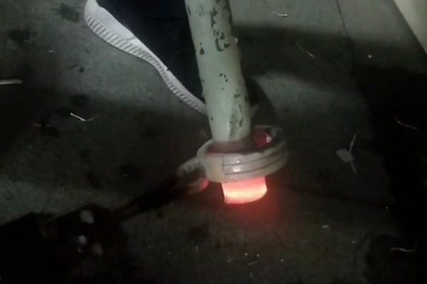 手持式高頻加熱機(jī)對棒材加熱試驗(yàn)