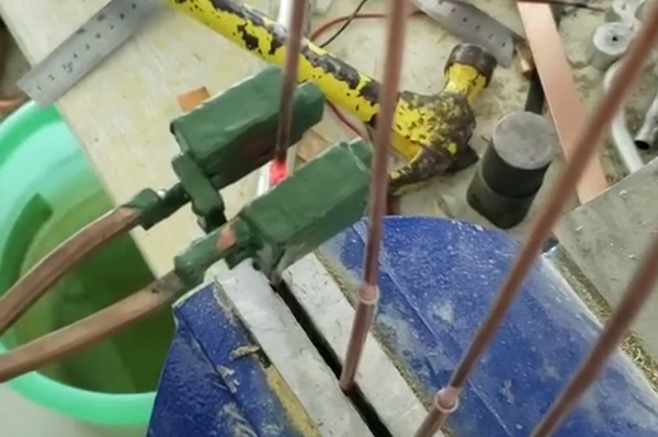 手持式高頻加熱機(jī),高頻焊機(jī)是焊接銅管工具