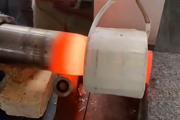 中頻感應(yīng)加熱設(shè)備對鈦鋼管加熱退火熱處理