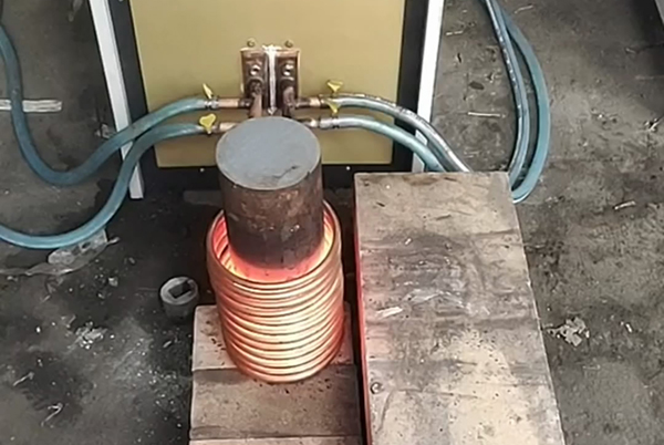 大直徑圓鋼熱透用中頻感應加熱設(shè)備