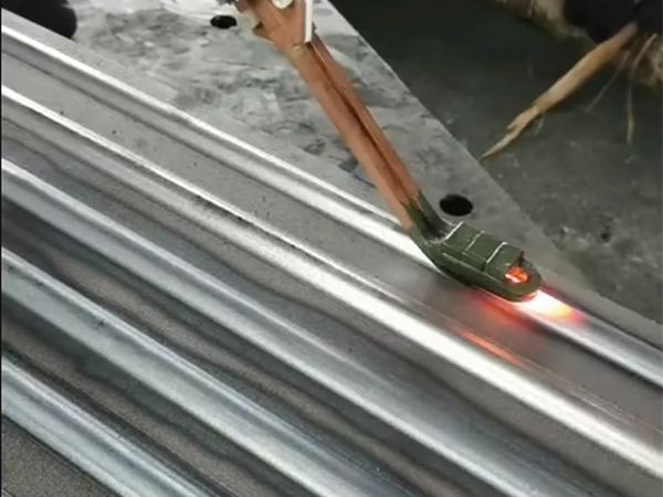 導(dǎo)軌淬火機(jī)床+全自動化+一鍵式操作!