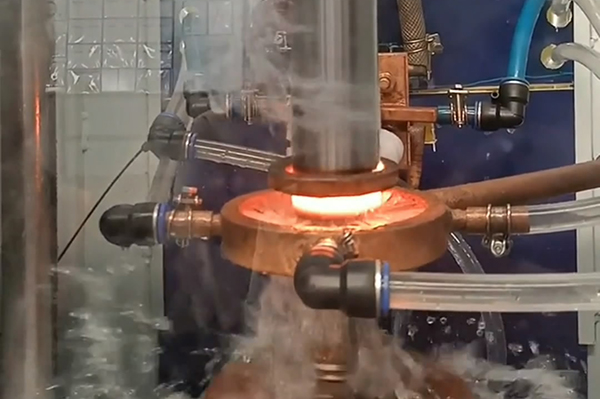 中頻立式淬火機床可放置在加工生產(chǎn)線上