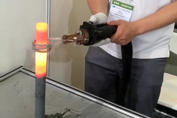 海瑞拓公司員工加班加點生產(chǎn)-確保高頻加熱機按時發(fā)貨(圖2)