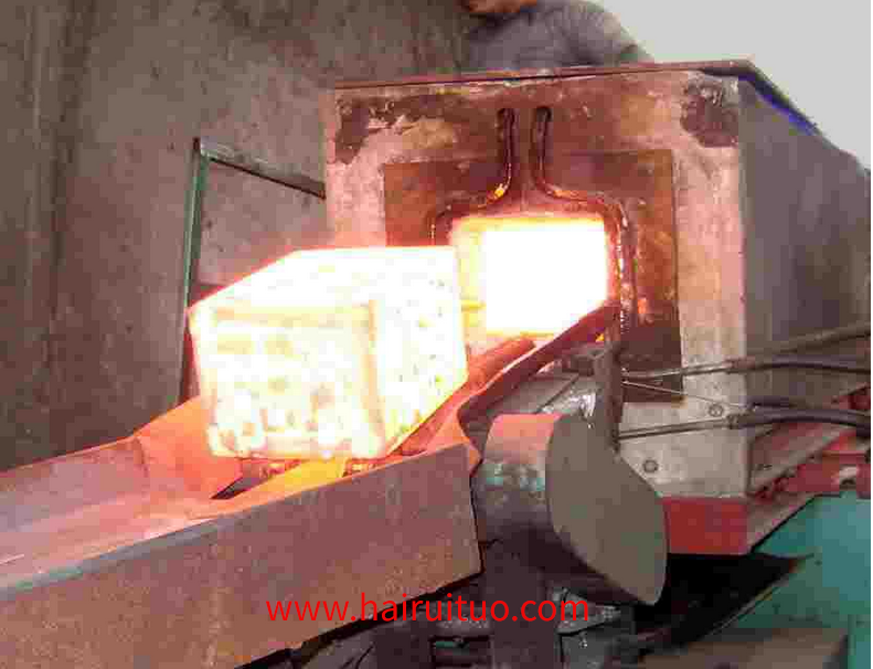 整體淬火設(shè)備感應(yīng)加熱時鋼徑向溫差的出現(xiàn)(圖1)