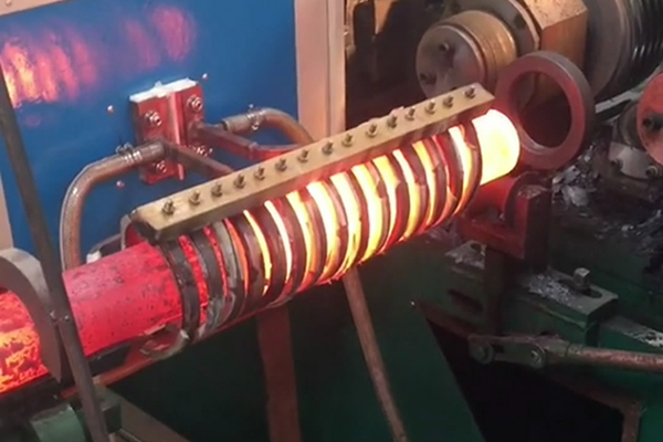 軋鋼中頻加熱爐廣泛應(yīng)用于淬火、機(jī)械設(shè)備熱處理等各行各業(yè)